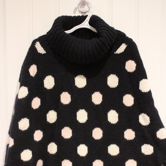2/$20 🏷.H&M Knitted Poncho Size 8-10Y - Picture 2 of 3